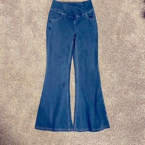 Brand new Halara Stretch flare jeans Medium